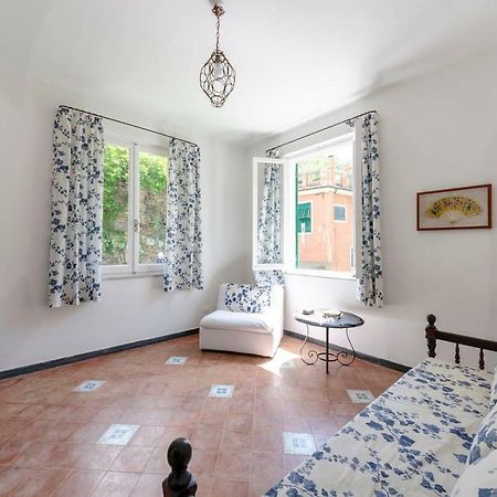 Joivy Light Flat With Great View, Cinque Terre Apartment Vernazza Bagian luar foto