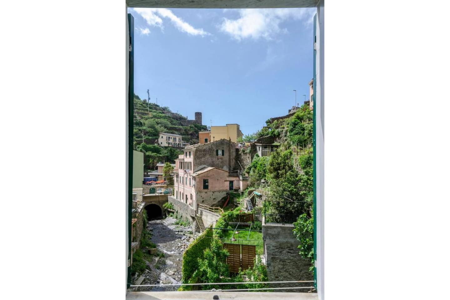 Joivy Light Flat With Great View, Cinque Terre Apartment Vernazza Bagian luar foto