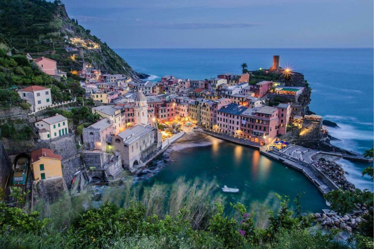 Joivy Light Flat With Great View, Cinque Terre Apartment Vernazza Bagian luar foto