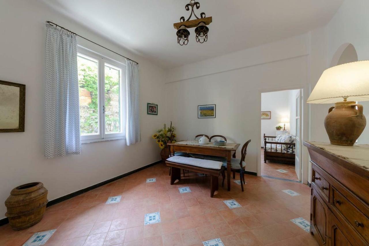 Joivy Light Flat With Great View, Cinque Terre Apartment Vernazza Bagian luar foto