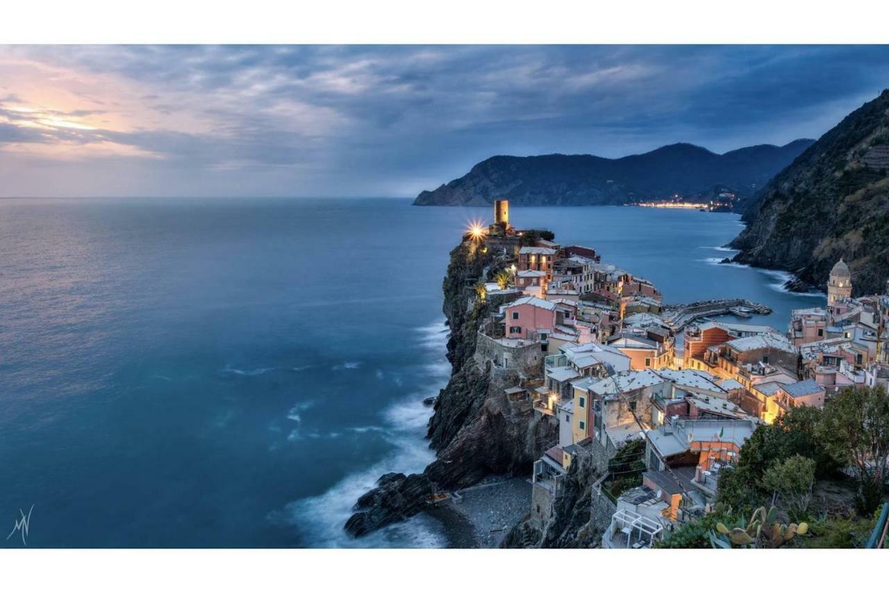 Joivy Light Flat With Great View, Cinque Terre Apartment Vernazza Bagian luar foto